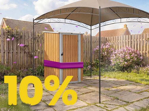 Tr&auml;f&ouml;rr&aring;d f&ouml;r tr&auml;dg&aring;rd under paviljong p&aring; solig uteplats, omgiven av blommor och staket, med banner f&ouml;r 10% v&aring;rkampanj.
