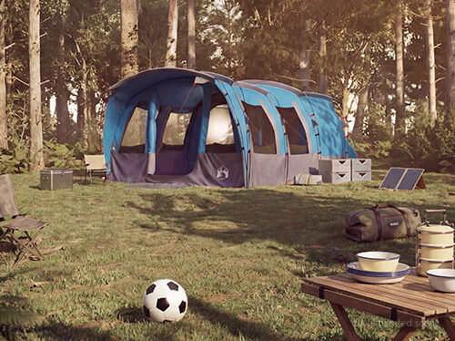 Rymligt bl&aring;tt familjet&auml;lt uppsatt utomhus med flera sektioner, designat f&ouml;r bekv&auml;mt gruppcampande.