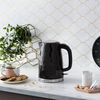 Russell Hobbs Vattenkokare Honeycomb svart
