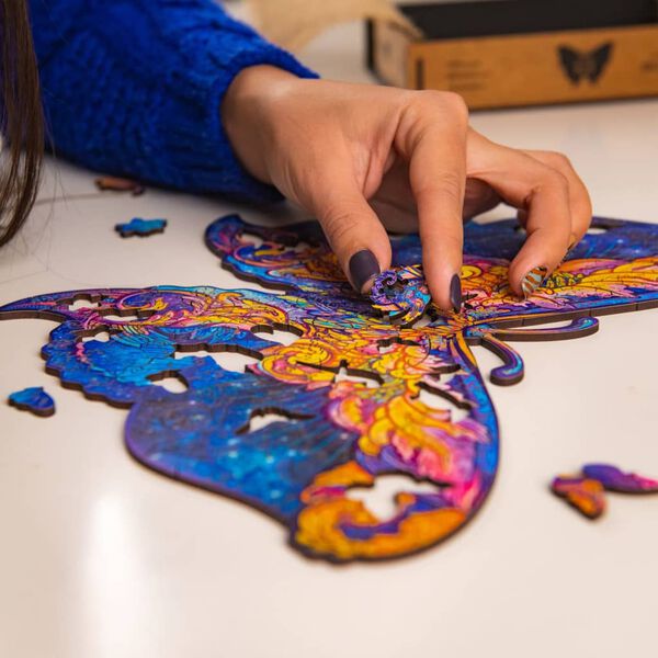 UNIDRAGON Pussel tr&auml; 700 bitar Intergalaxy Butterfly royal 60x44 cm