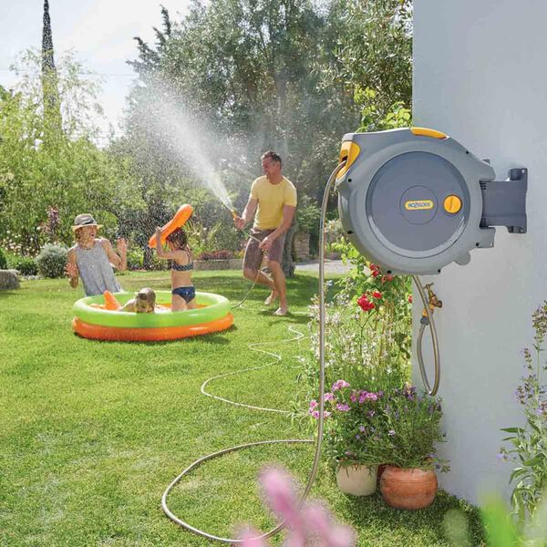 Hozelock Väggmonterad slangvinda med 30 m slang Auto Reel