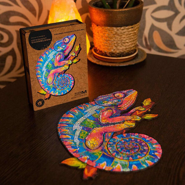 UNIDRAGON Pussel tr&auml; 202 bitar Iridescent Chameleon medium 26x33 cm