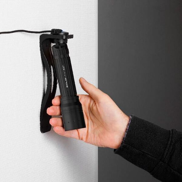 SOLIDLINE Laddningsbar ficklampa ST5R med klämma 380 lm