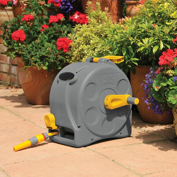 Hozelock Fristående/väggmonterad slangvina med 25 m slang Compact Reel