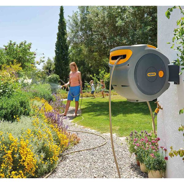 Hozelock Väggmonterad slangvinda med 30 m slang Auto Reel