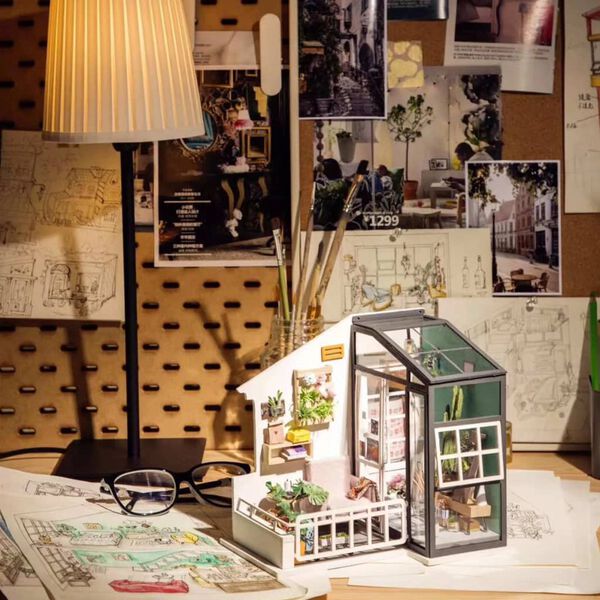 Robotime DIY Miniatyrkit Balcony Daydreaming med LED-lampa