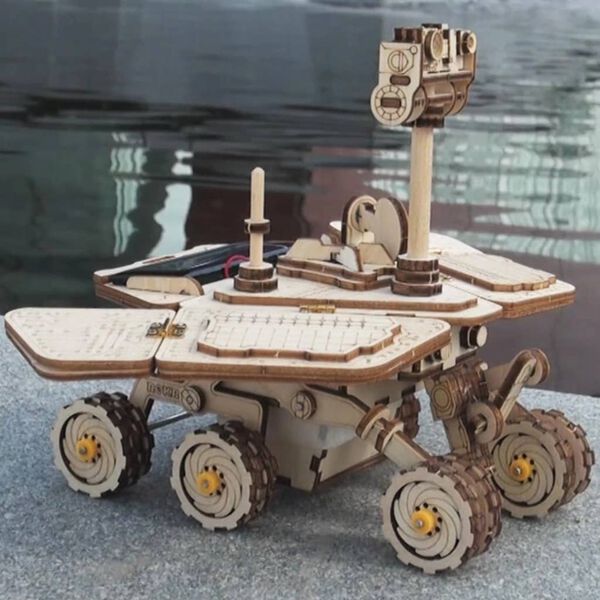 Robotime Byggsats soldriven bil Vagabond Rover
